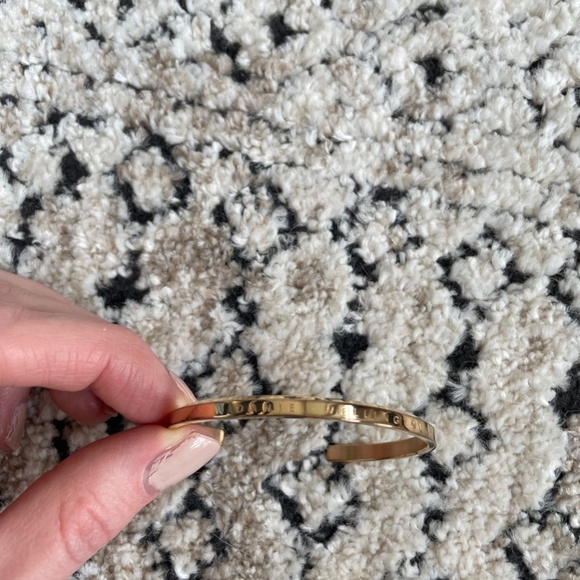 Daniel Wellington Rose Gold Bangle - Picture 4 of 4